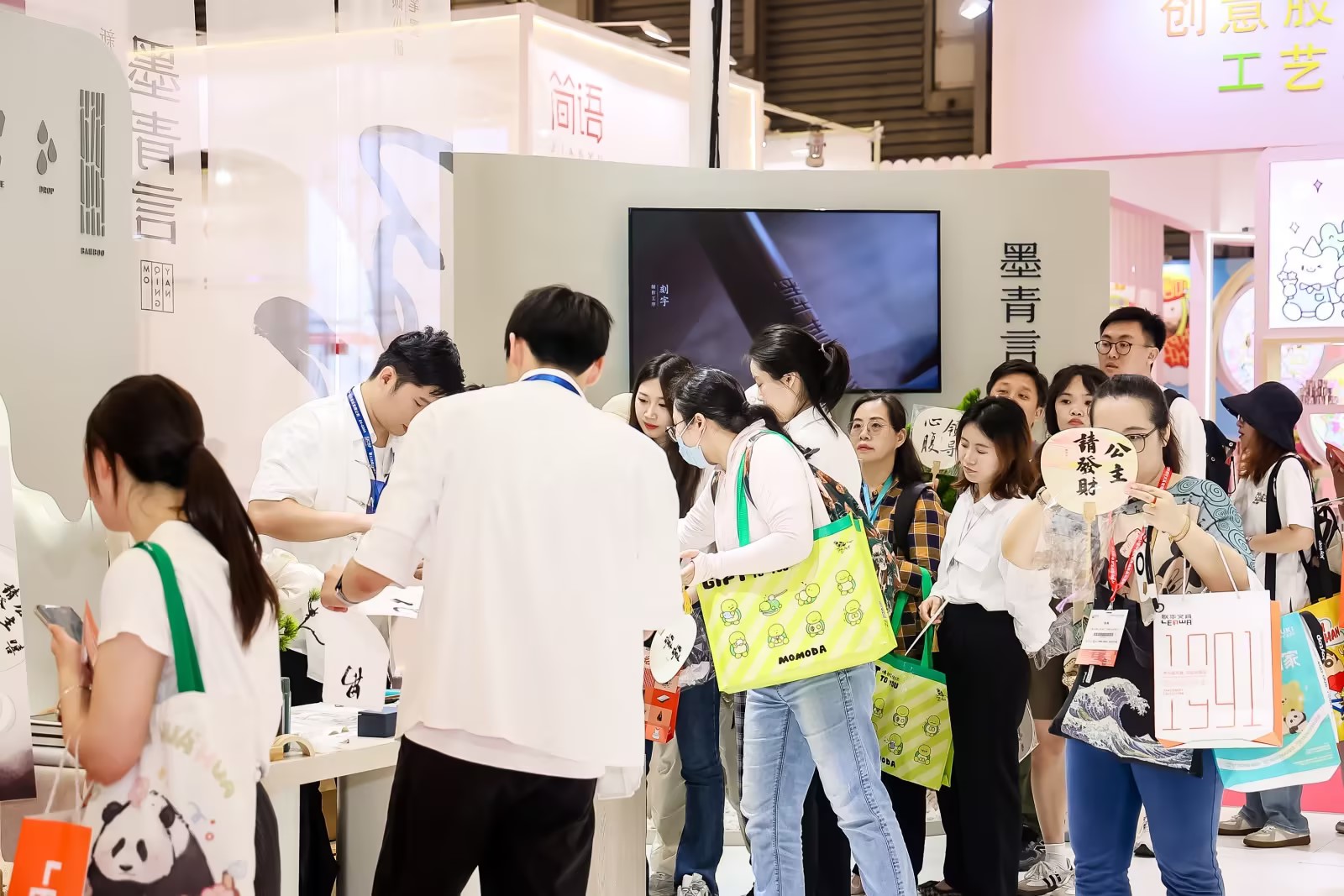 5 得力文創產品展會現場體驗圖.jpg